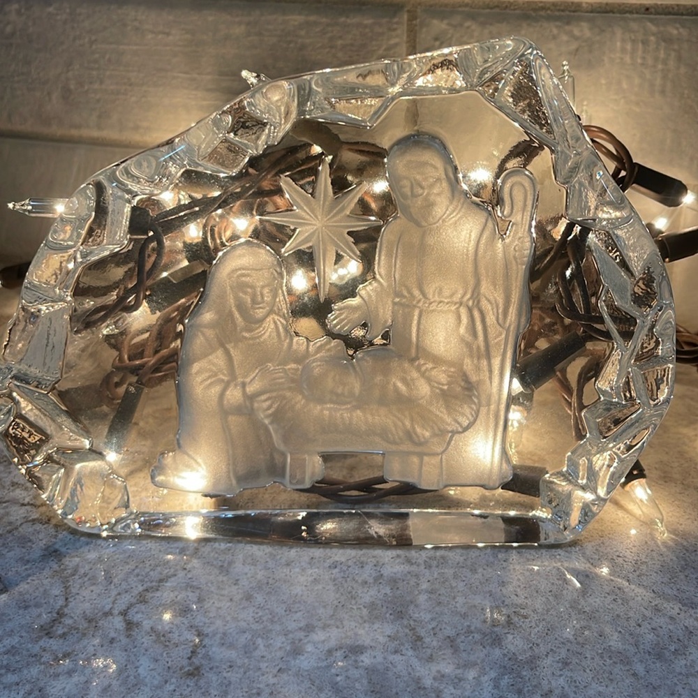 Nativity Scene Christmas Holiday Etched Glass Iceberg LE Smith Paperweight #294